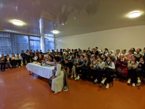 Вчера, 17 октября 2022 года, в актовом зале сш.№10 имени А.П.Гайдара состоялось соревнование «Сармерден» среди мальчиков  9-10 класса и девушек 9-10 кл.